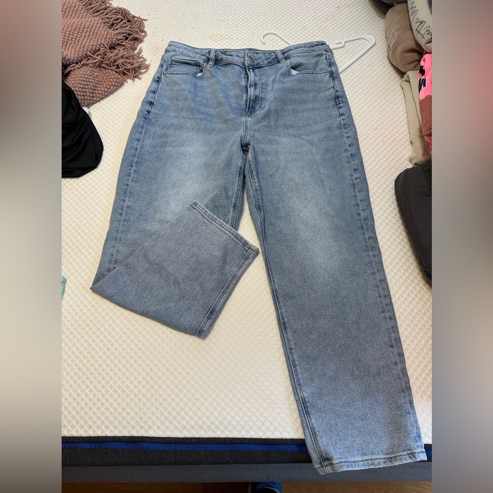 American Eagle mom jeans